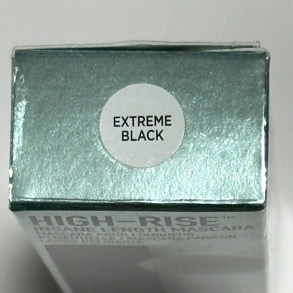 High-Rise Extreme‎ Black Mascara